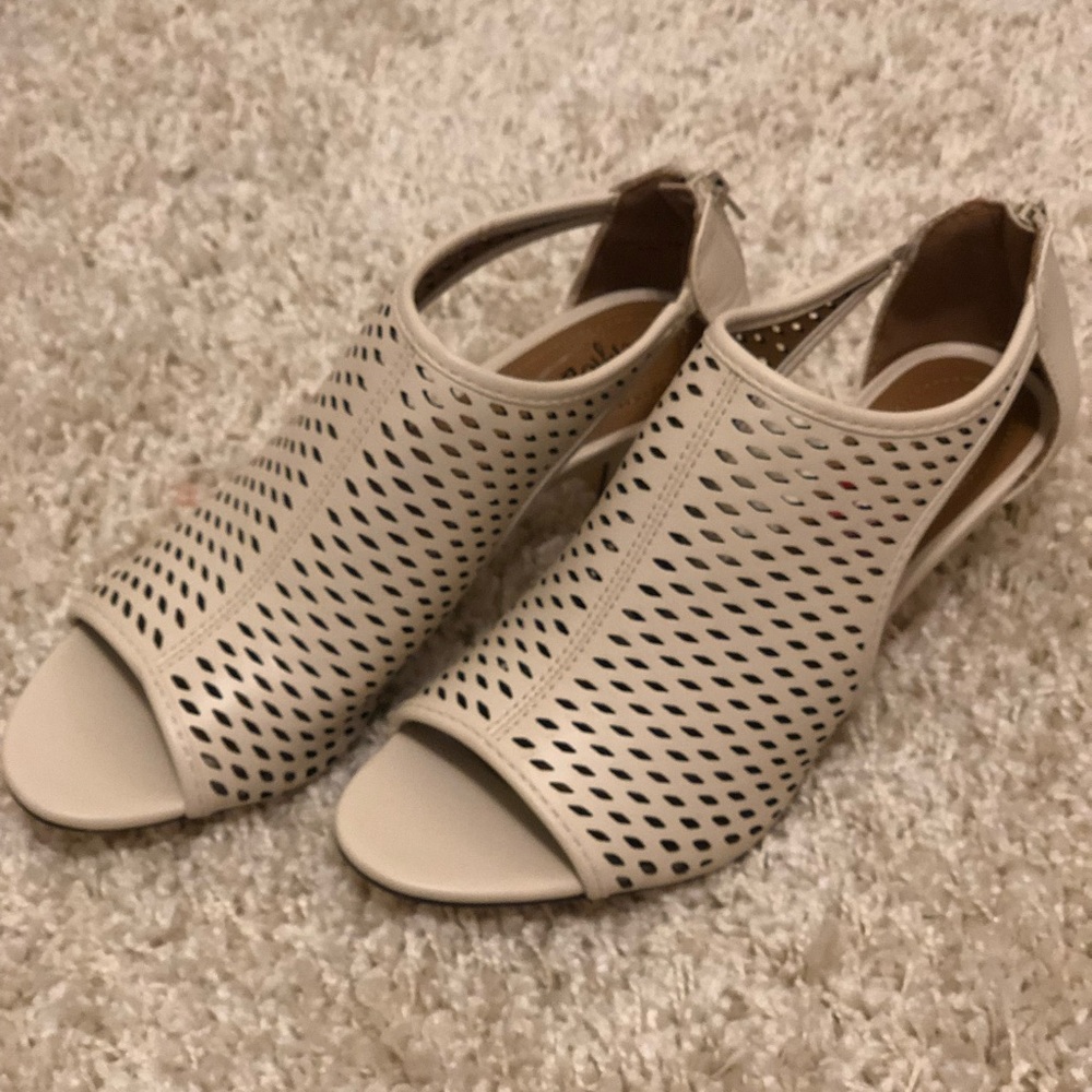NEW Style & Co Cream Heels - Picture 2 of 5